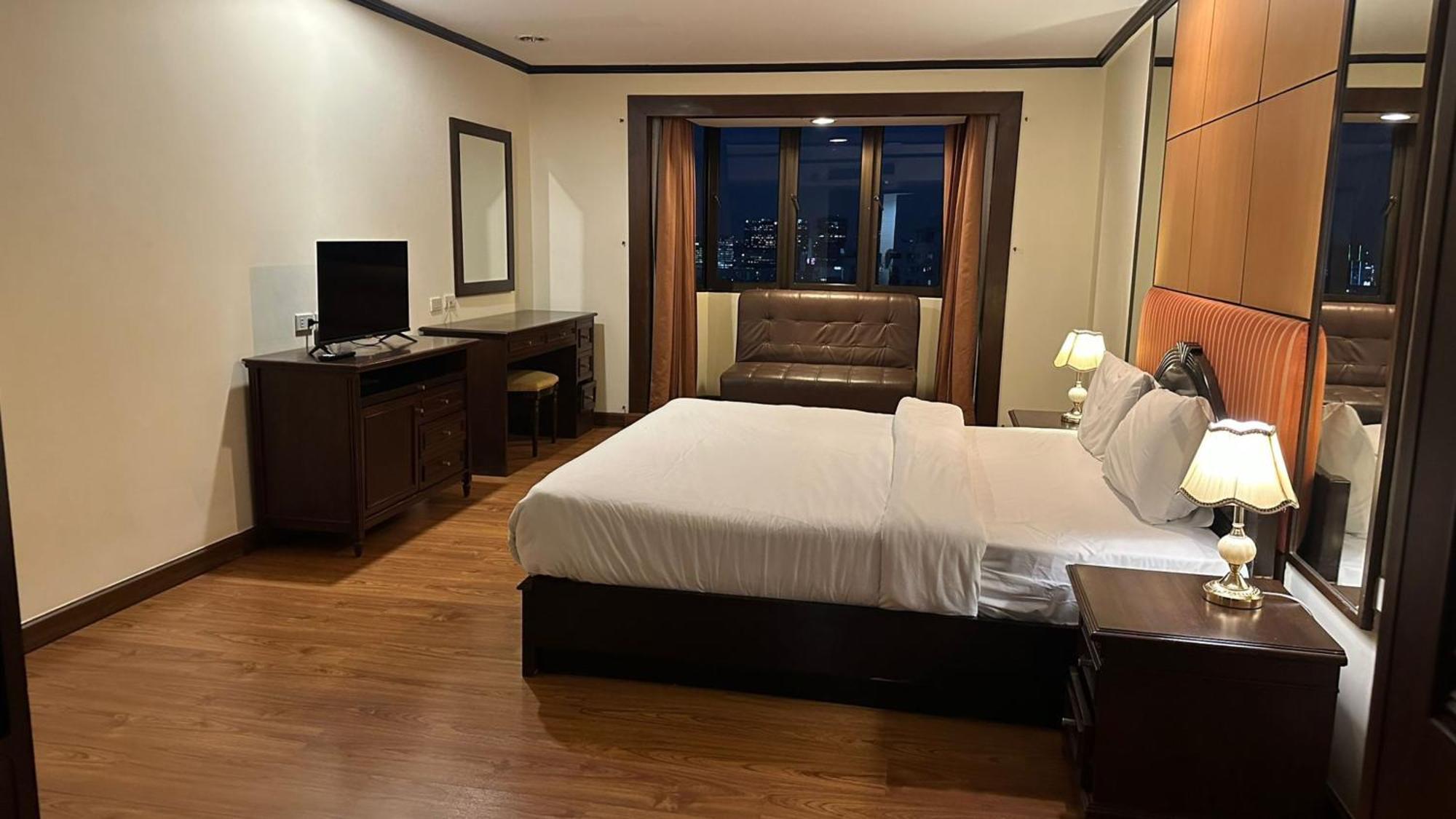 Affordable Serviced Apartments In Nana Omni Tower - Prime Sukhumvit Location Bangkok Exterior foto