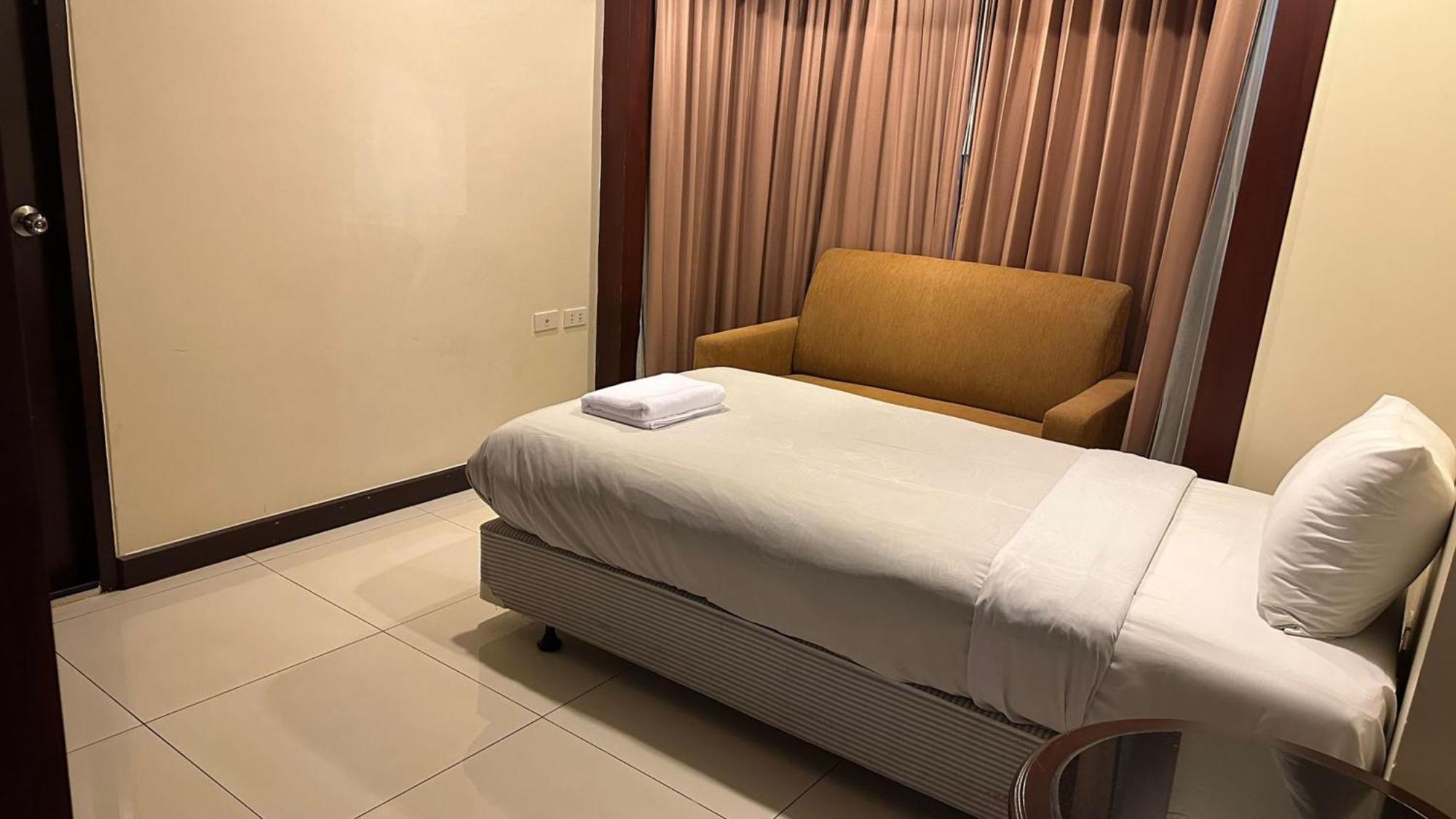 Affordable Serviced Apartments In Nana Omni Tower - Prime Sukhumvit Location Bangkok Exterior foto
