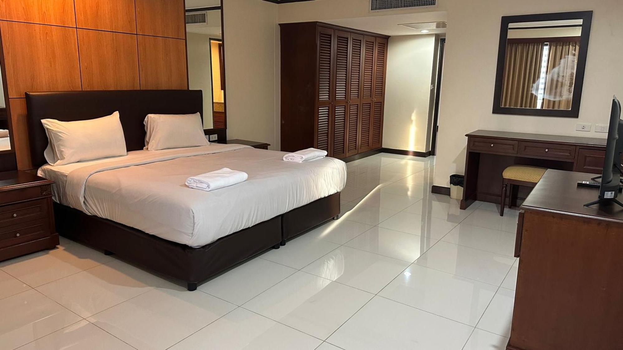 Affordable Serviced Apartments In Nana Omni Tower - Prime Sukhumvit Location Bangkok Exterior foto