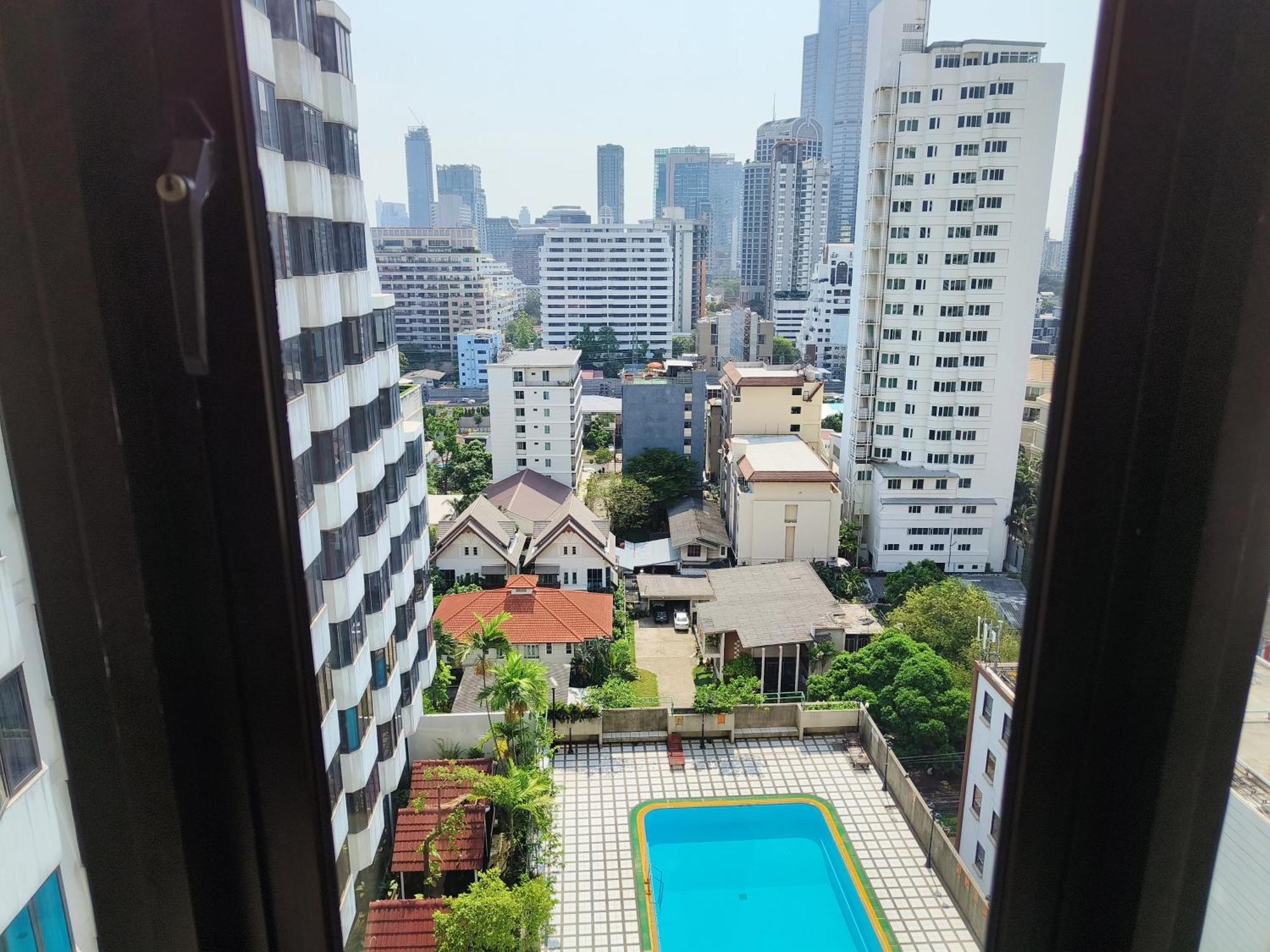 Affordable Serviced Apartments In Nana Omni Tower - Prime Sukhumvit Location Bangkok Exterior foto