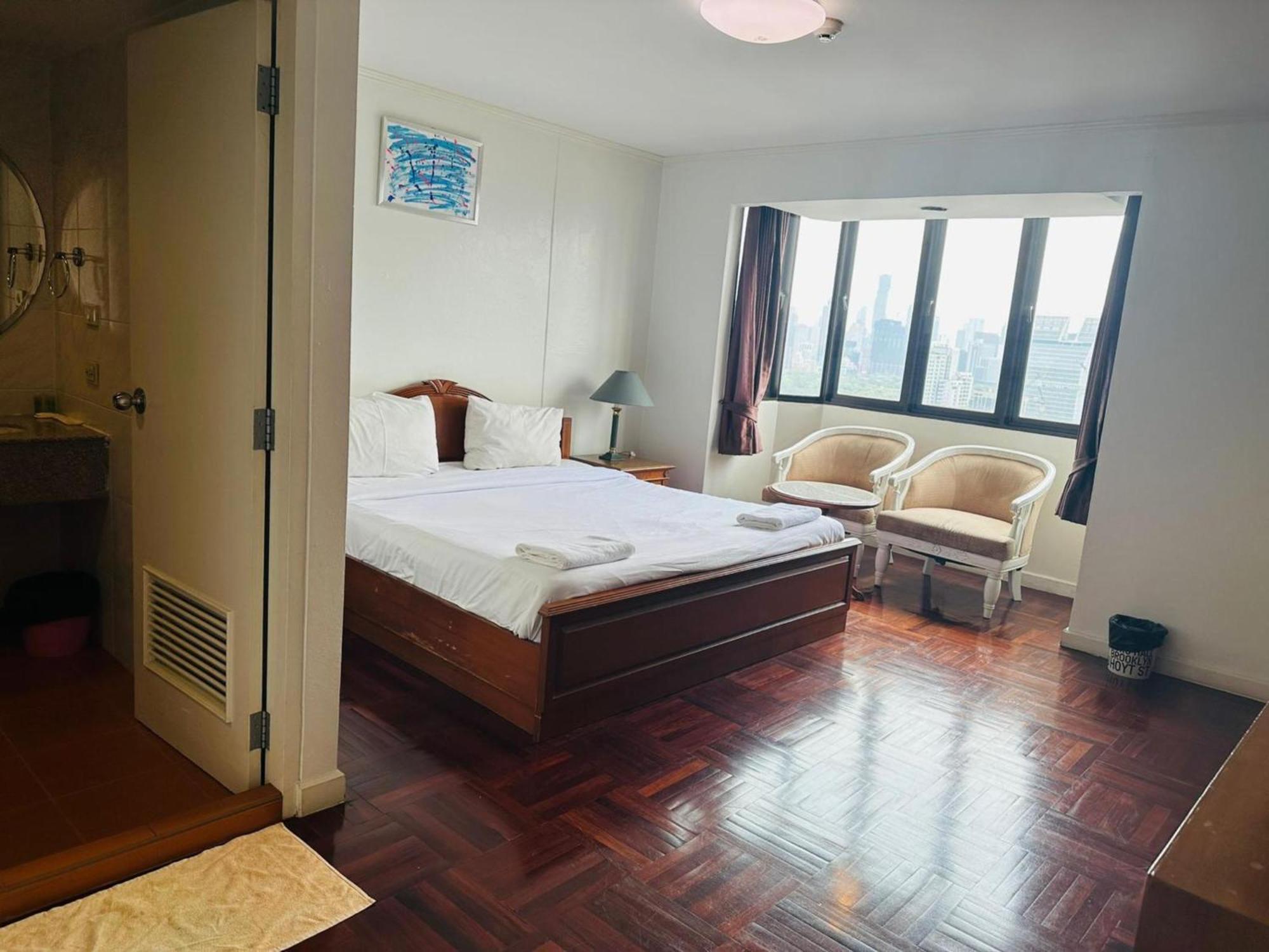Affordable Serviced Apartments In Nana Omni Tower - Prime Sukhumvit Location Bangkok Exterior foto