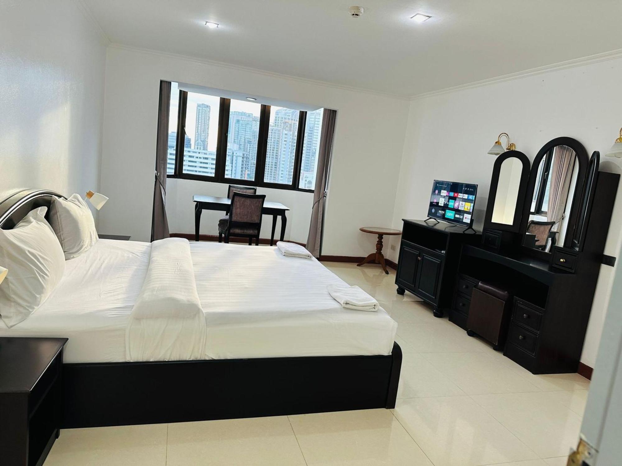 Affordable Serviced Apartments In Nana Omni Tower - Prime Sukhumvit Location Bangkok Exterior foto