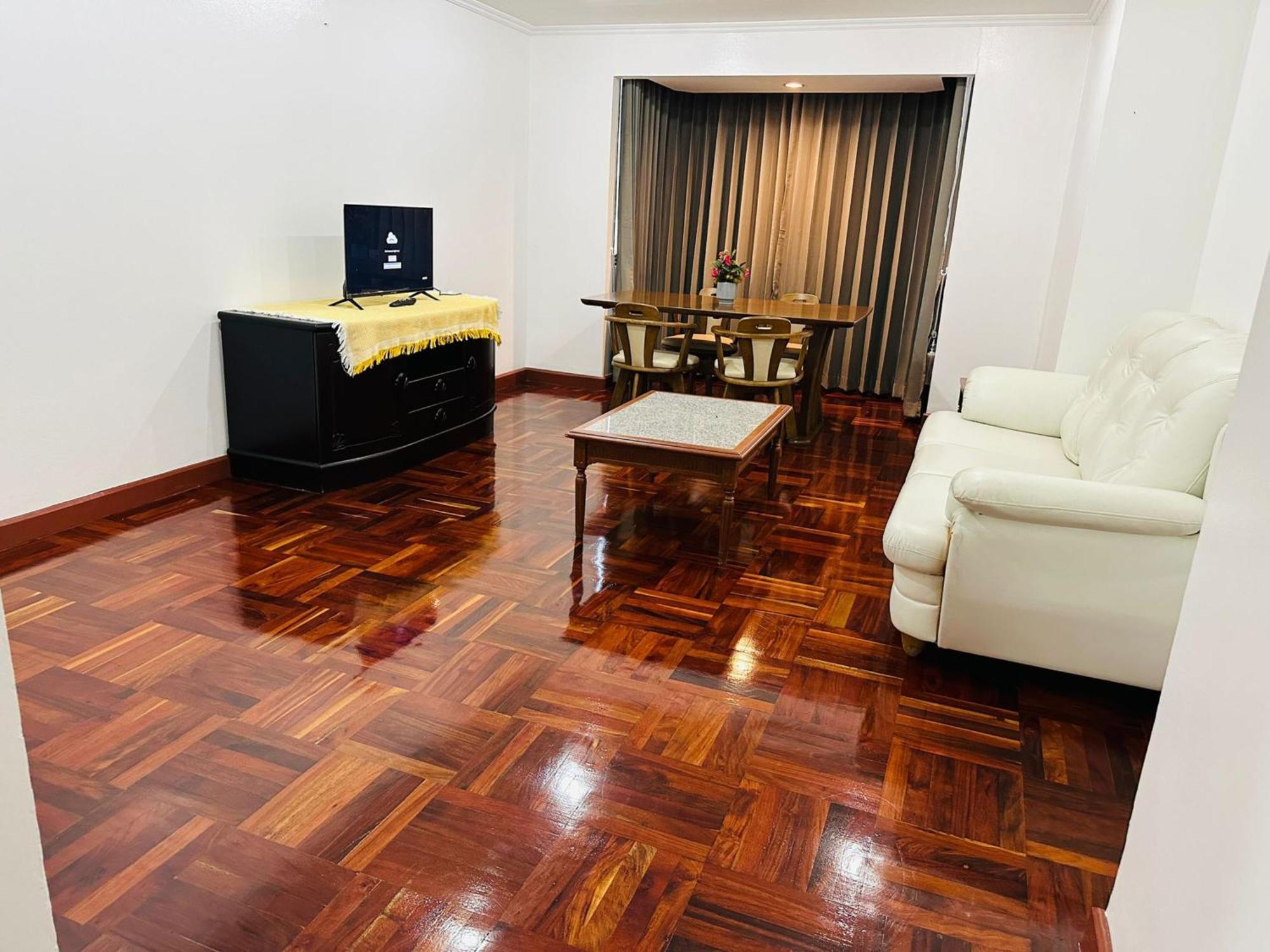 Affordable Serviced Apartments In Nana Omni Tower - Prime Sukhumvit Location Bangkok Exterior foto