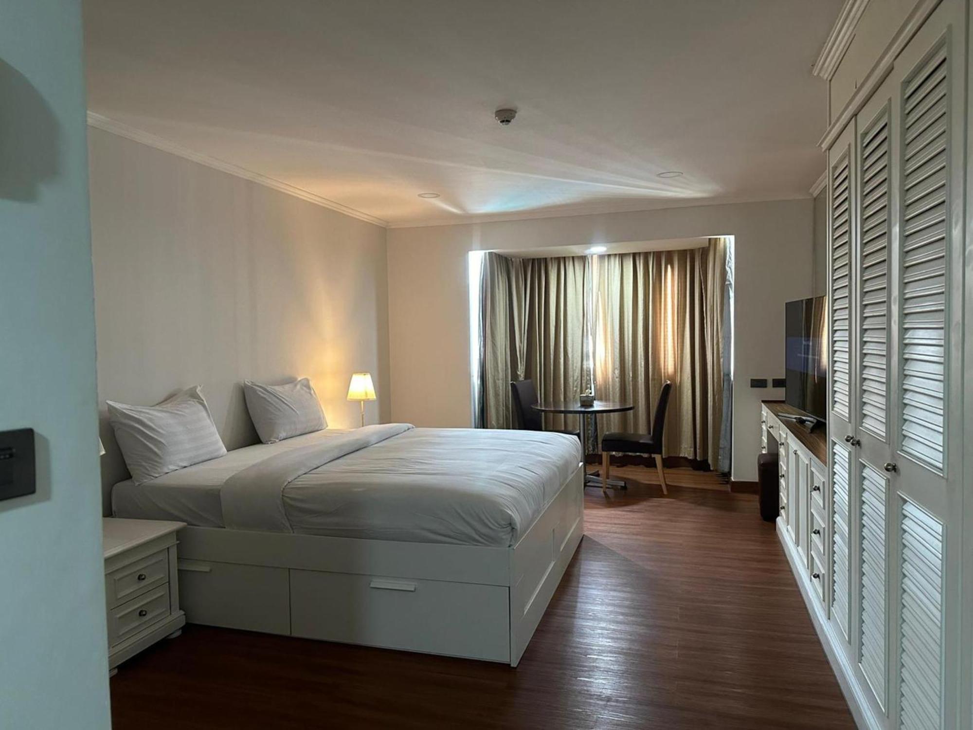 Affordable Serviced Apartments In Nana Omni Tower - Prime Sukhumvit Location Bangkok Exterior foto