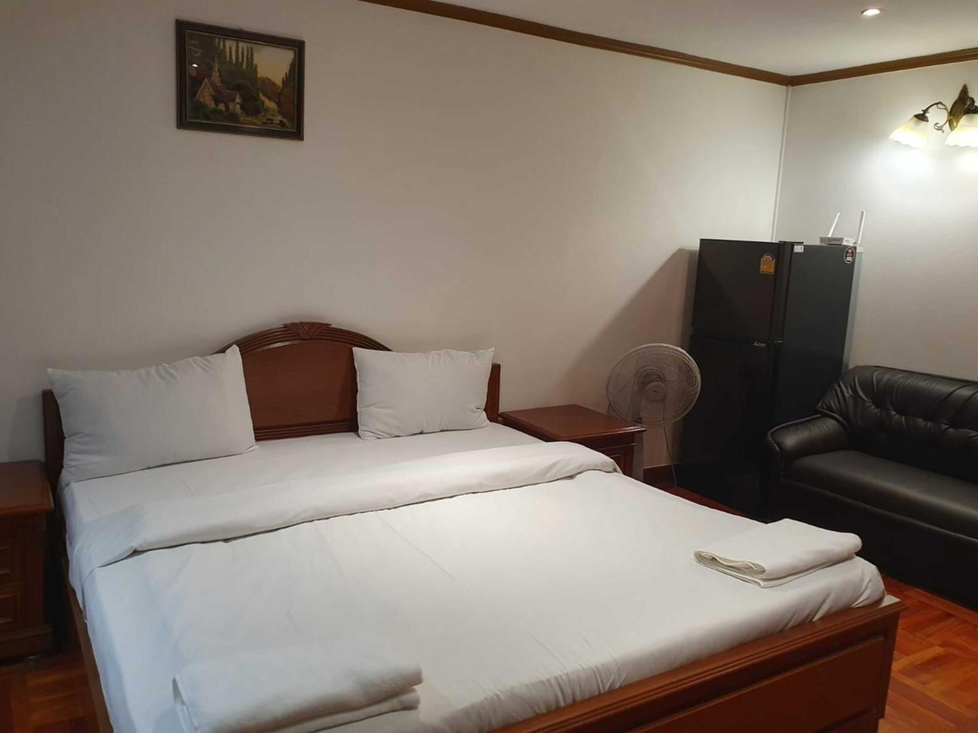 Affordable Serviced Apartments In Nana Omni Tower - Prime Sukhumvit Location Bangkok Exterior foto