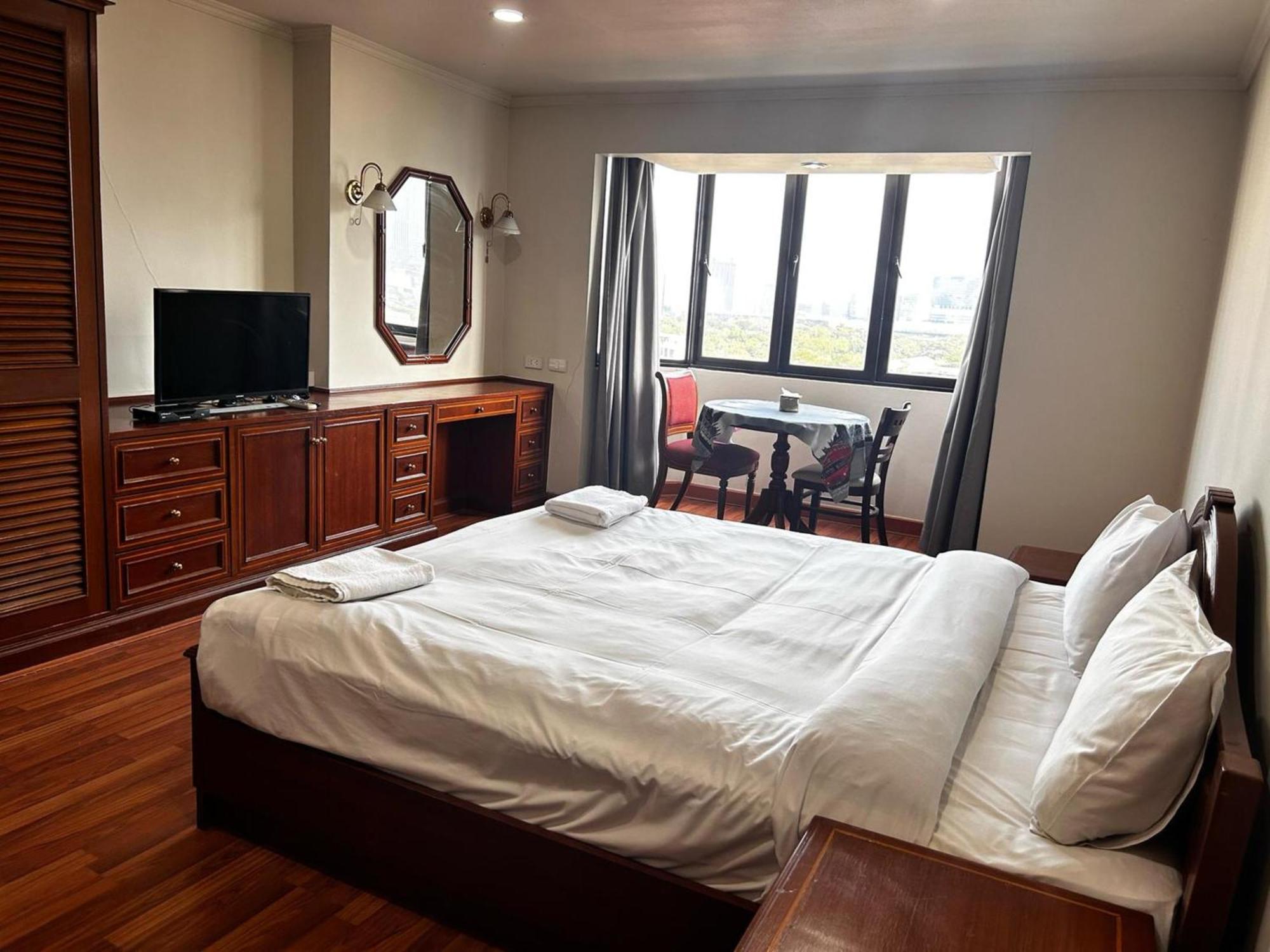 Affordable Serviced Apartments In Nana Omni Tower - Prime Sukhumvit Location Bangkok Exterior foto